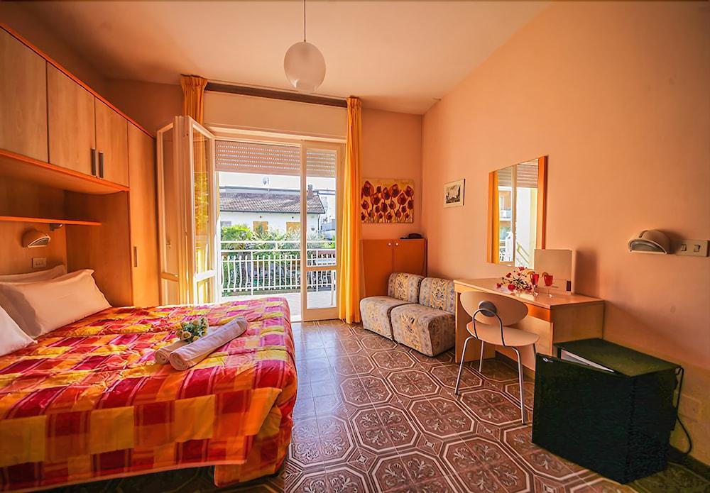 Hotel Santa Martina Villamarina Buitenkant foto