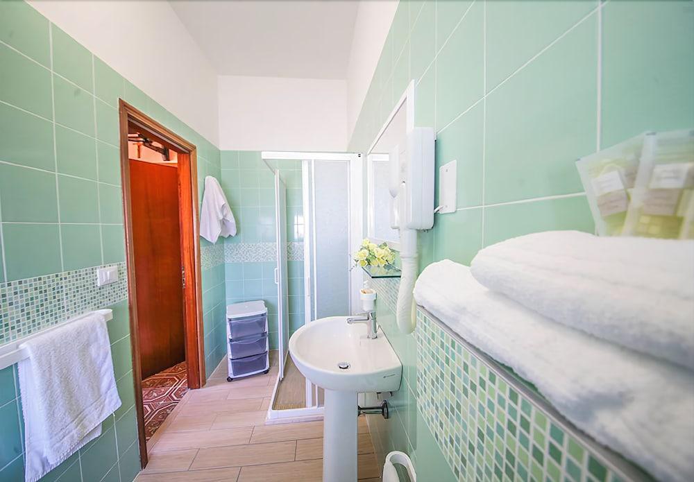 Hotel Santa Martina Villamarina Buitenkant foto