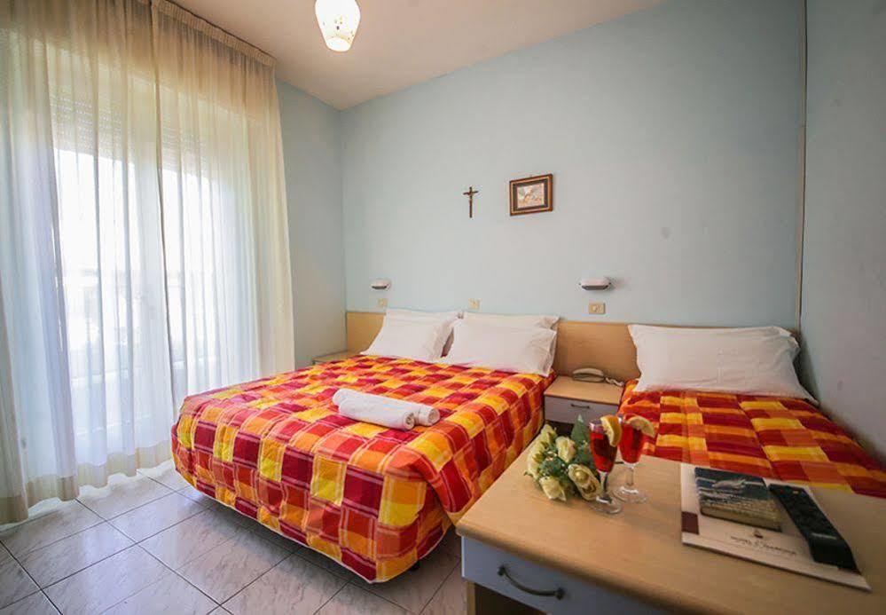 Hotel Santa Martina Villamarina Buitenkant foto