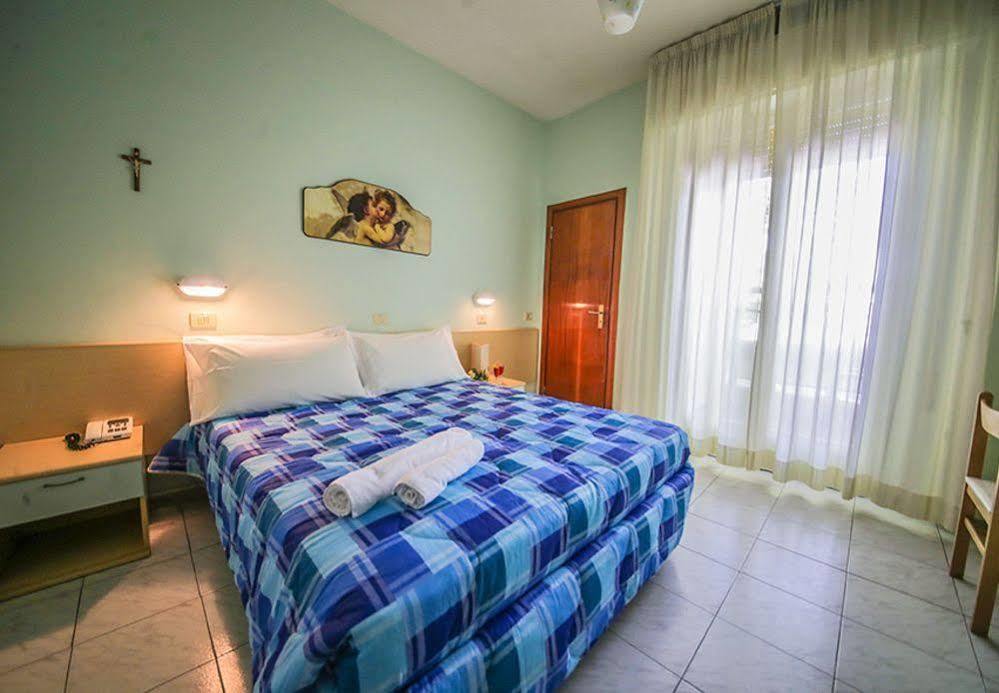 Hotel Santa Martina Villamarina Buitenkant foto